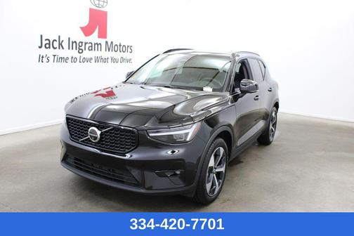 Crystal White 2026 Volvo XC40 Plus, B5 AWD Gas (mild hybrid), Dark