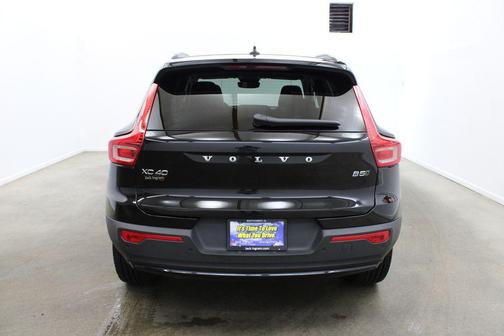 Crystal White 2026 Volvo XC40 Plus, B5 AWD Gas (mild hybrid), Dark
