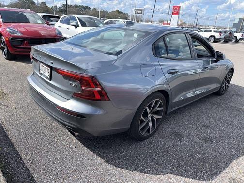2019 Volvo S60 T6 Momentum
