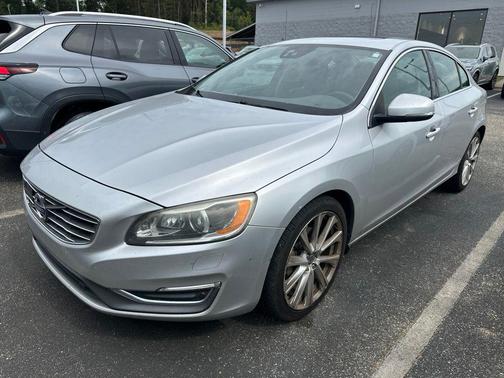 Bright Silver Metallic 2018 Volvo S60 Inscription T5 Platinum