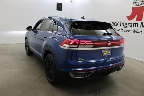 2025 Volkswagen Atlas Cross Sport 2.0T SE w/Technology