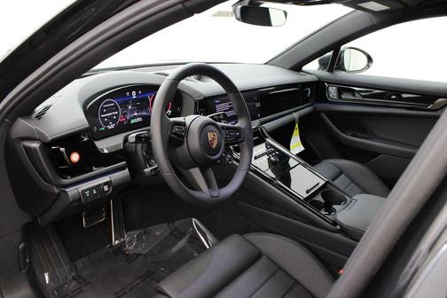 2025 Porsche Panamera 4