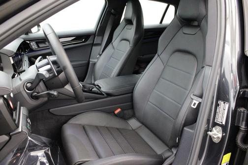 2025 Porsche Panamera 4