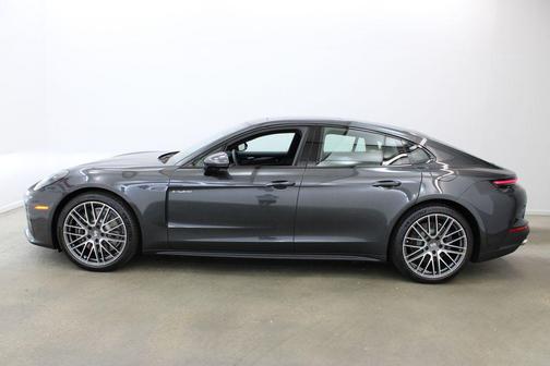 2025 Porsche Panamera 4