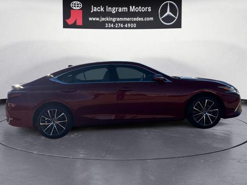 2025 Lexus ES 300h Base