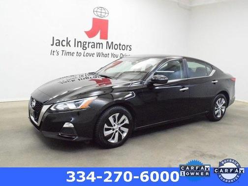 Photo 3 of 33 of 2020 Nissan Altima 2.5 S