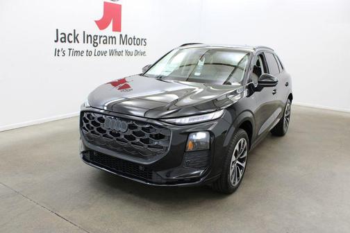 Mythos Black Metallic 2026 Audi Q3 TFSI quattro S tronic