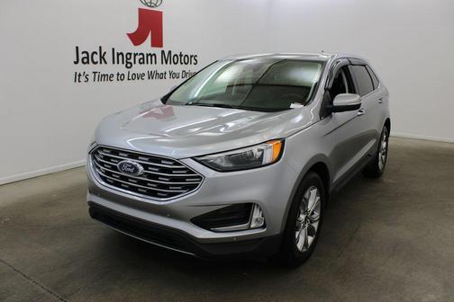 Silver Metallic 2023 Ford Edge Titanium