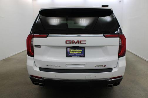 2025 GMC Yukon 4WD AT4