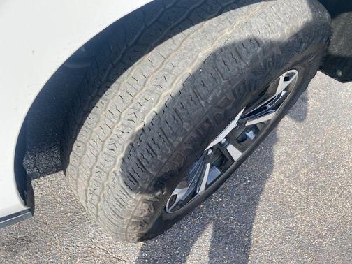 2025 GMC Yukon 4WD AT4