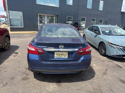 Deep Blue Pearl 2017 Nissan Altima 2.5 SR