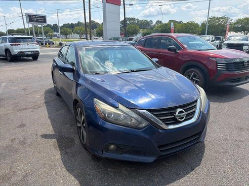 Deep Blue Pearl 2017 Nissan Altima 2.5 SR