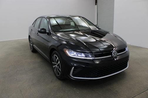 Deep Black Pearl 2026 Volkswagen Jetta 1.4T SE