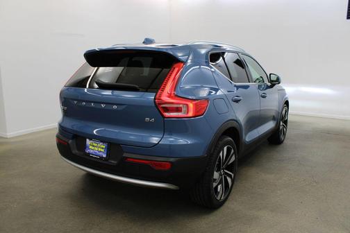 2023 Volvo XC40 B4 Plus Bright Theme