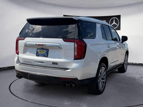 White Frost Tricoat 2022 GMC Yukon Denali