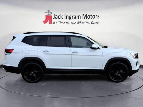 2025 Volkswagen Atlas 2.0T SE w/Technology