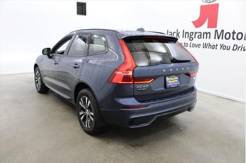 2024 Volvo XC60 Recharge Plug-In Hybrid T8 Core Dark Theme