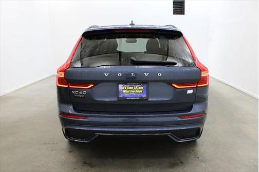 2024 Volvo XC60 Recharge Plug-In Hybrid T8 Core Dark Theme