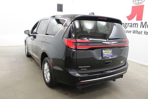 2024 Chrysler Pacifica Touring