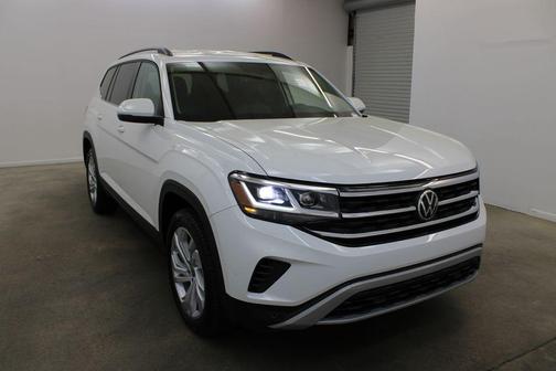 Pure White 2022 Volkswagen Atlas 2.0T SE w/Technology