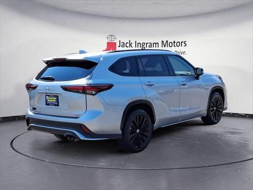 2024 Toyota Highlander XSE