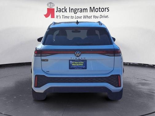 2026 Volkswagen Tiguan 2.0T SE R-Line Black