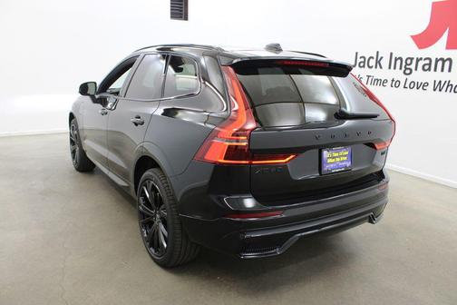 2026 Volvo XC60 Plug-In Hybrid Black Edition Ultra, T8 AWD Electric/Gasoline, Dark