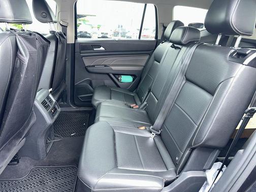 Deep Black 2023 Volkswagen Atlas 3.6L SE w/Technology