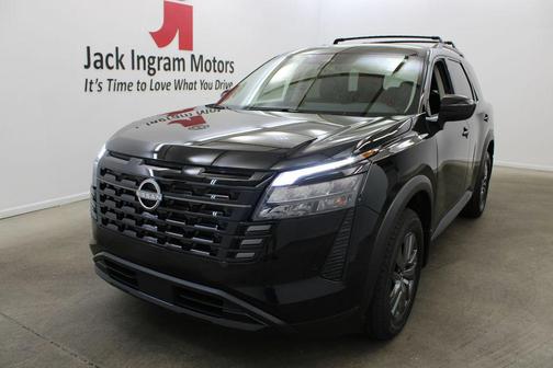 Super Black 2026 Nissan Pathfinder SV