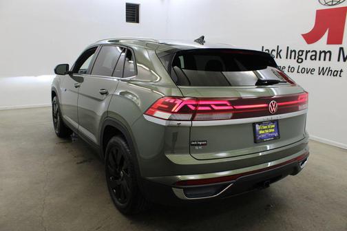 Avocado Green Pearl 2026 Volkswagen Atlas Cross Sport 2.0T SE w/Technology