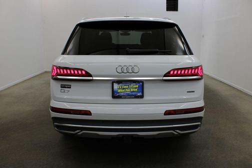 Glacier White Metallic 2023 Audi Q7 55 Premium Plus