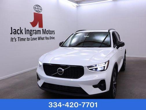 2025 Volvo XC40 Plus Dark Theme