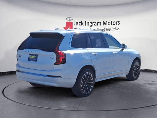2025 Volvo XC90 B6 Plus 7-Seater