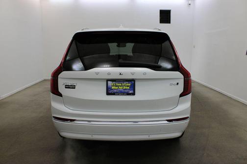 Crystal White Pearl 2026 Volvo XC90 Ultra, B6 AWD Gas (mild hybrid), Gasoline, Bright, 7 Seats