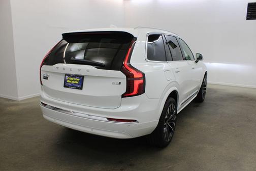 Crystal White Pearl 2026 Volvo XC90 Core, B5 AWD Gas (mild hybrid), Gasoline, Bright, 7 Seats