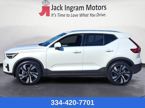 2023 Volvo XC40 B5 Ultimate Bright Theme