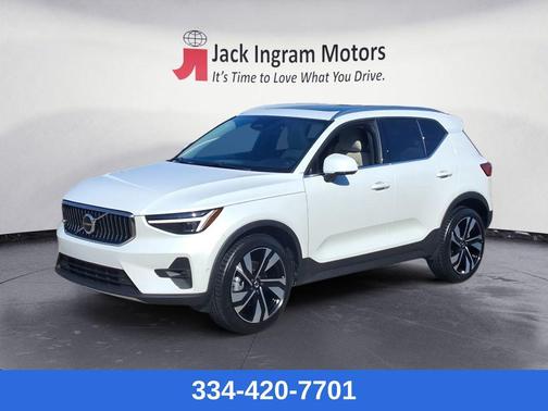 2023 Volvo XC40 B5 Ultimate Bright Theme