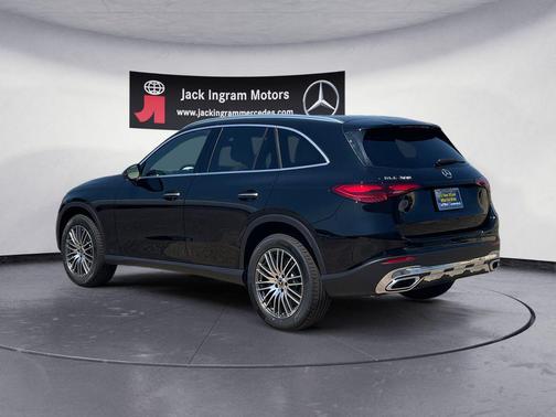 Black 2026 Mercedes-Benz GLC 300 Base
