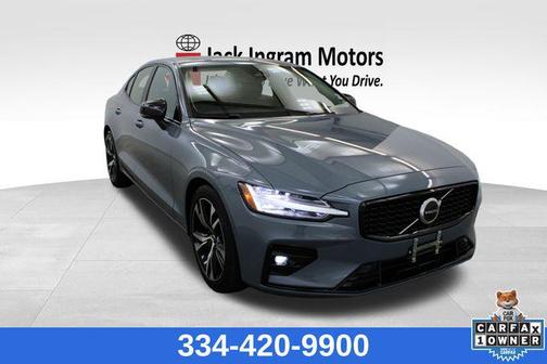 2024 Volvo S60 B5 Core Dark Theme