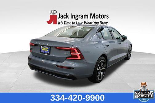 2024 Volvo S60 B5 Core Dark Theme