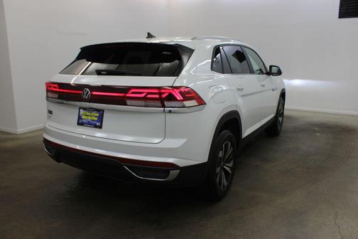 White Pearl 2026 Volkswagen Atlas Cross Sport 2.0T SE
