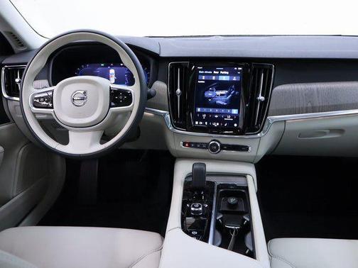 2024 Volvo S90 B6 Plus