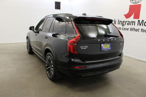 Onyx Black Metallic 2026 Volvo XC90 Ultra Dark Theme, B6 AWD Gas (mild hybrid), Gasoline, 6 Seats