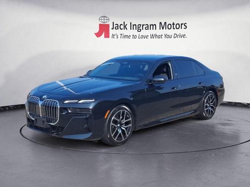 2025 BMW 740 i