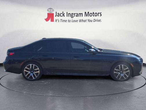 2025 BMW 740 i