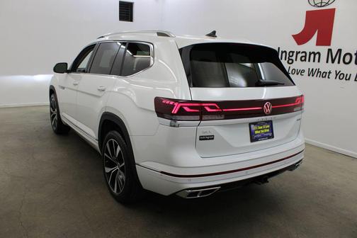 White Pearl 2026 Volkswagen Atlas 2.0T SEL Premium R-Line 4MOTION