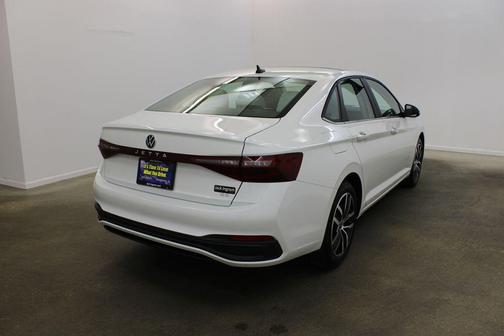 White Pearl 2026 Volkswagen Jetta 1.4T SE