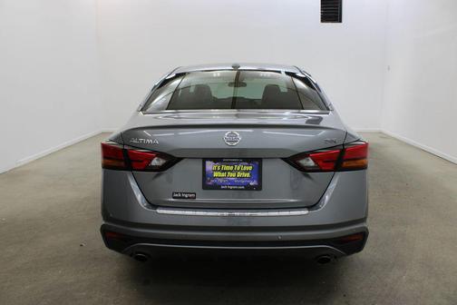 2022 Nissan Altima SR FWD