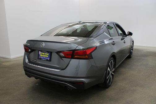 2022 Nissan Altima SR FWD