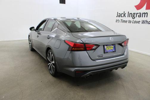 2022 Nissan Altima SR FWD